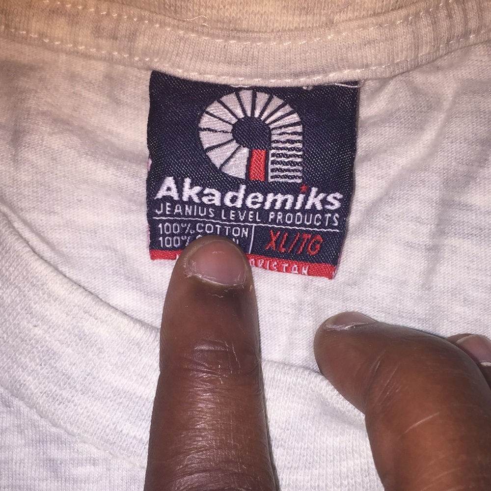 Akademiks tee - Picture 2 of 2